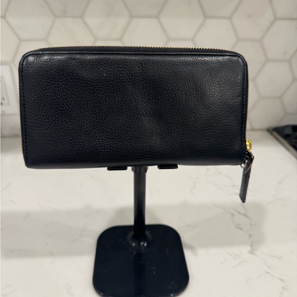 Kenneth Cole Black Leather Wallet with Gold Logo Plate - Picture 2 of 8